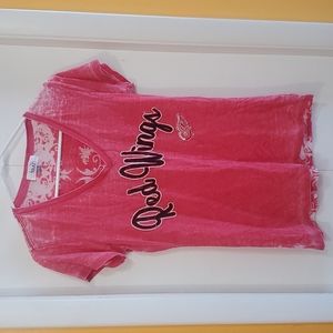 Woman's Red Wings shirt